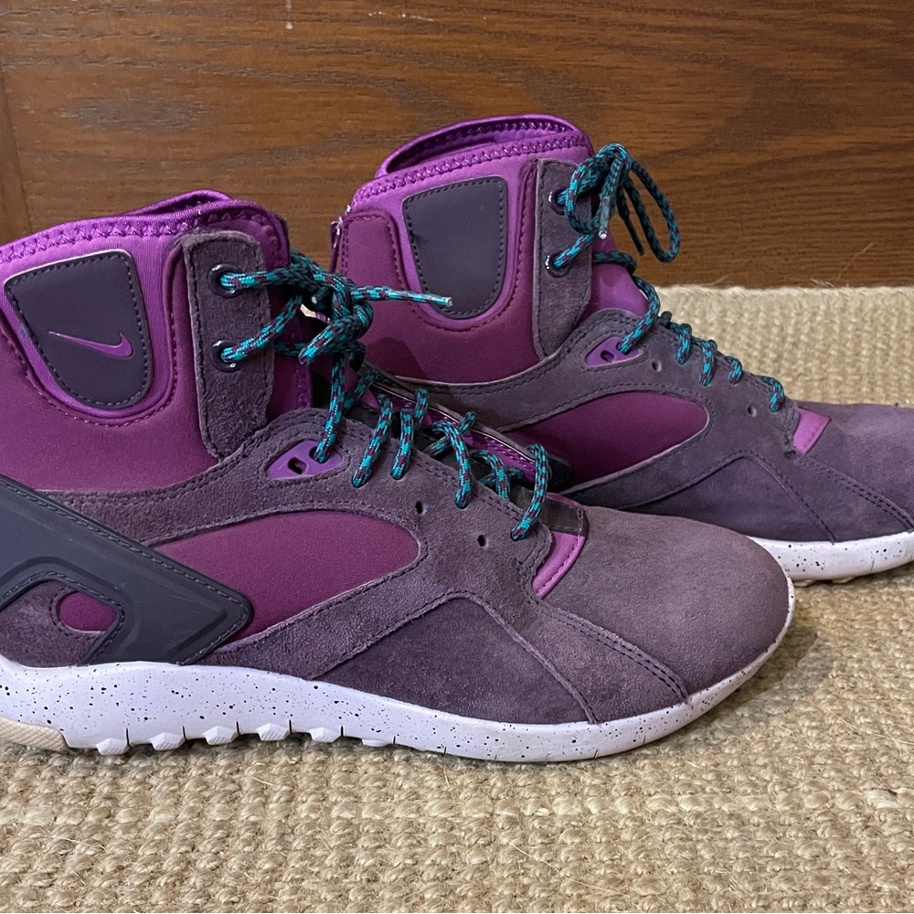 Nike Women's Koth Mid Hiking Lightweight Athletic Shoes